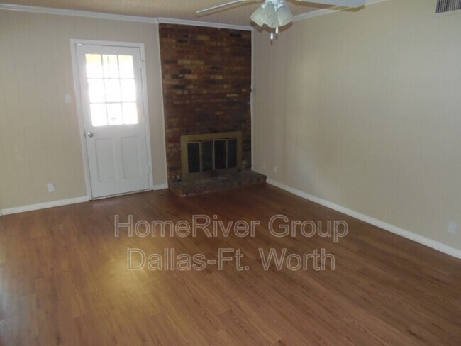 Building Photo - 5520 Oak Trail