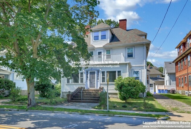 Building Photo - 300 Pleasant St