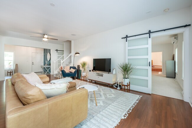 Foto del edificio - 19 Lynnbrook Way