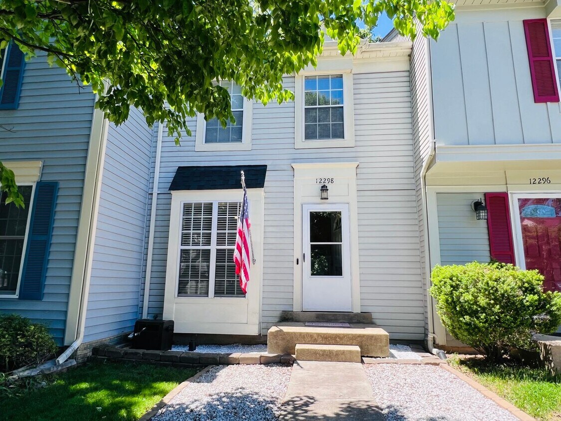 Primary Photo - LAKE RIDGE TOWNHOUSE - HANDY TO QUANTICO A...