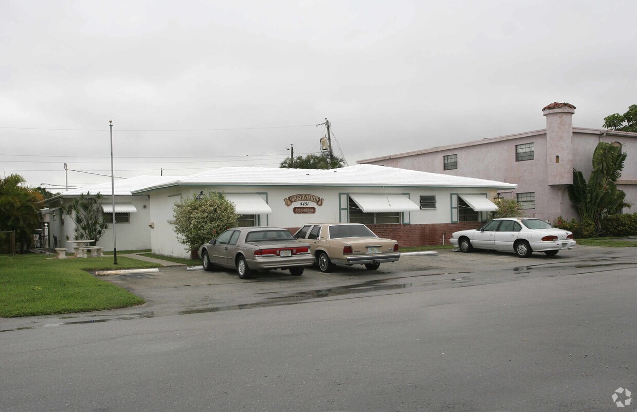 Building Photo - Floridian Apartments