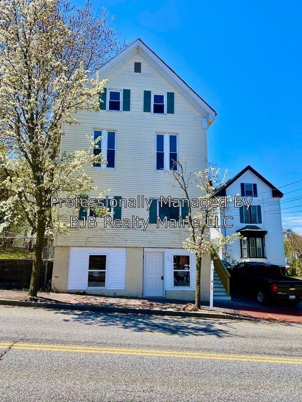 Building Photo - 100 Forest Ave