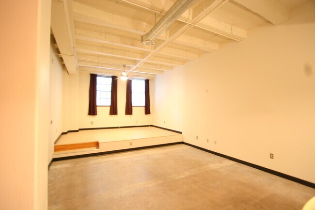 Foto del edificio - 300 Tijeras Ave NE