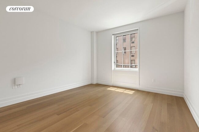 Building Photo - 301 E 81st St