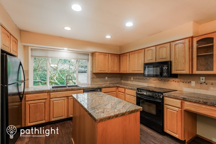 Primary Photo - 14584 Rainbow Dr, Lake Oswego, OR, 97035