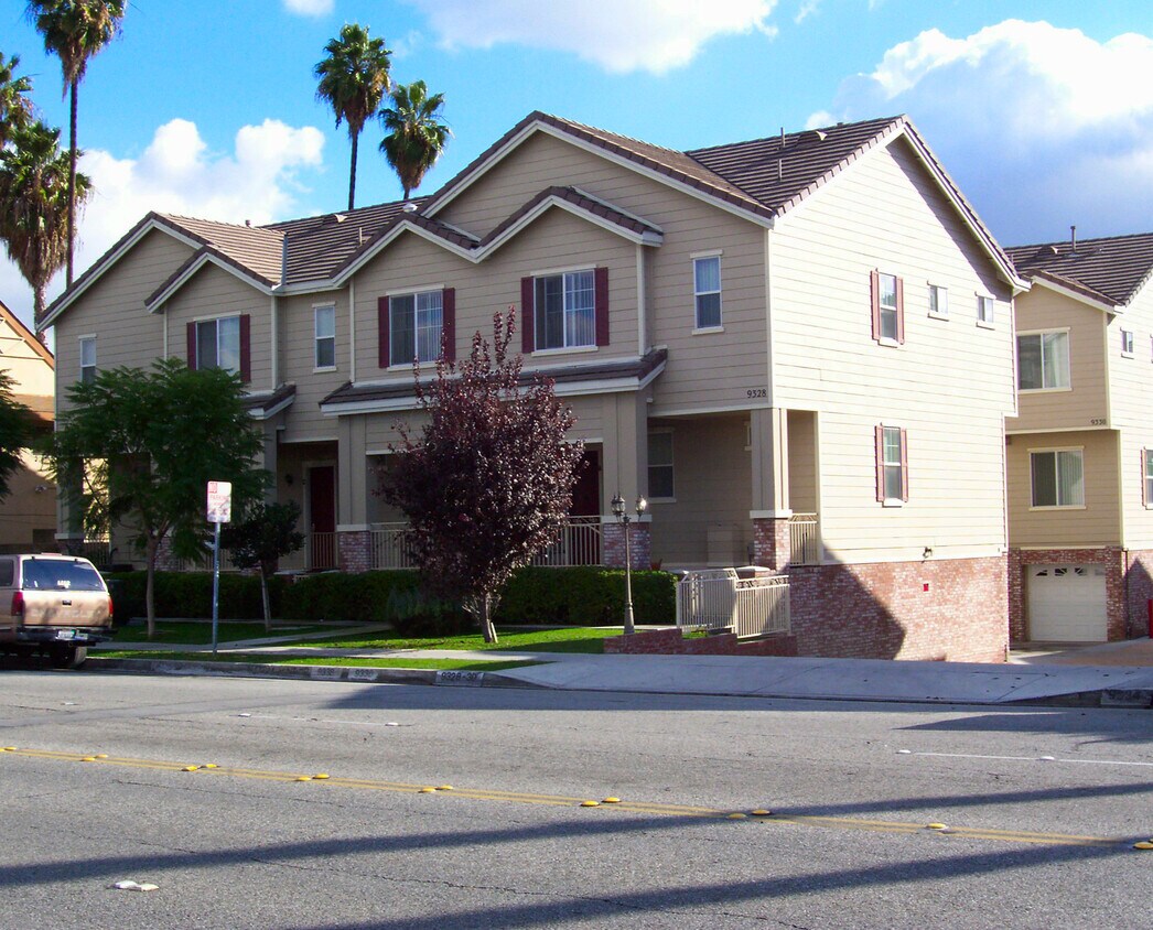 Primary Photo - 9334 Somerset Blvd