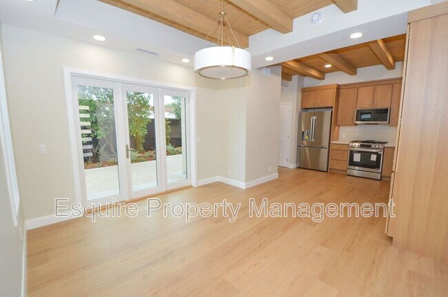 Building Photo - 1154 Essex Way