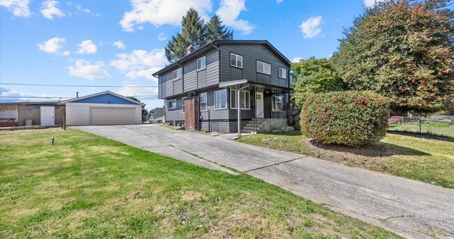 Building Photo - Remodeled 5BR Vintage Gem in Prime West Se...