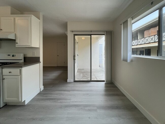 Interior Photo - 802 Edgewood St