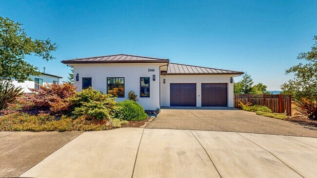 Foto del edificio - Stunning 5 bedroom 7 bath Fountaingrove Lu...