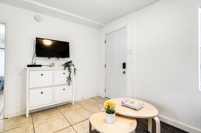 Building Photo - 3147 SW 17th St