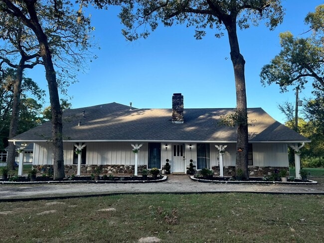 Foto del edificio - 8402 Matthews Ln