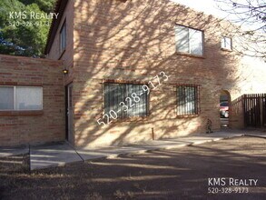 Building Photo - 6609 East Calle Alegria