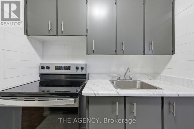 Building Photo - 2350 Dundas St W