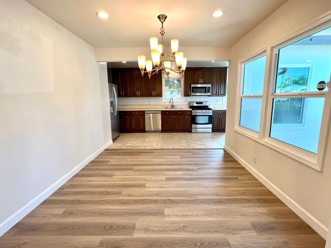 Building Photo - Quiet and Charming West LA Home!