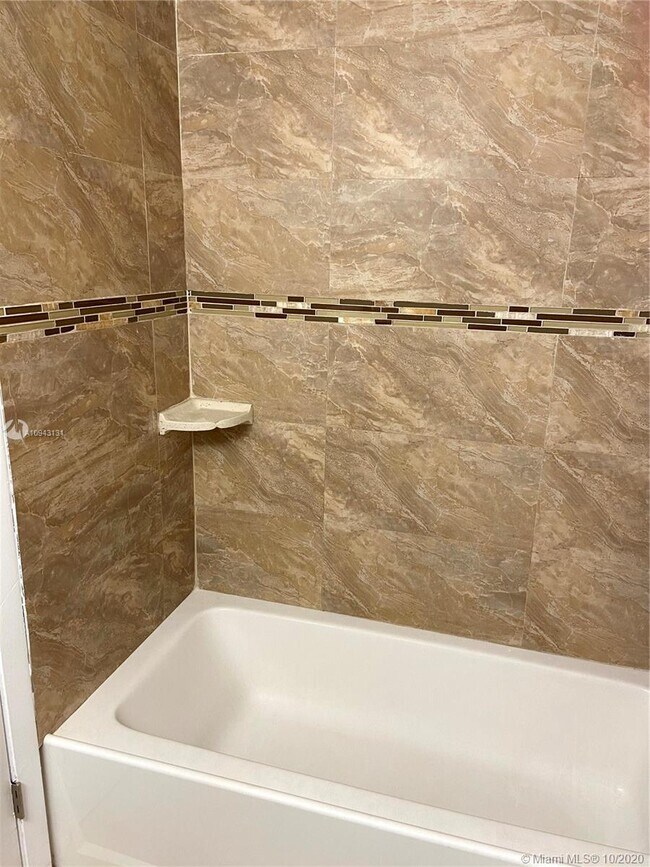 Foto del edificio - 18220 Mediterranean Blvd