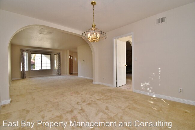 Building Photo - 3 br, 3 bath House - 6485 Ridgewood Drive