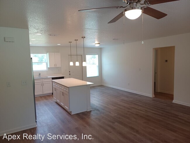 Foto del edificio - 3 br, 2 bath House - 10350 Dillon Ave