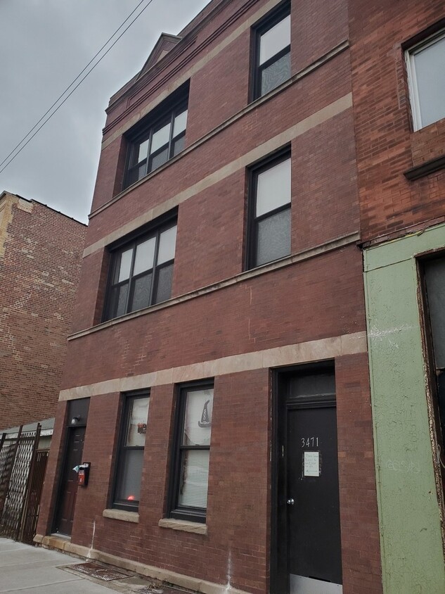Foto principal - 3471 S Archer Ave