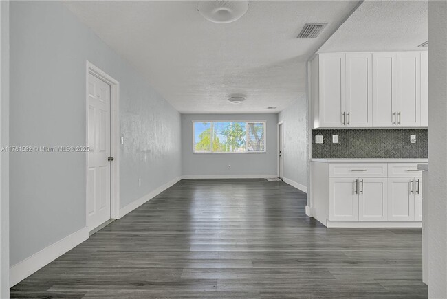 Building Photo - 30100 SW 168th Ct
