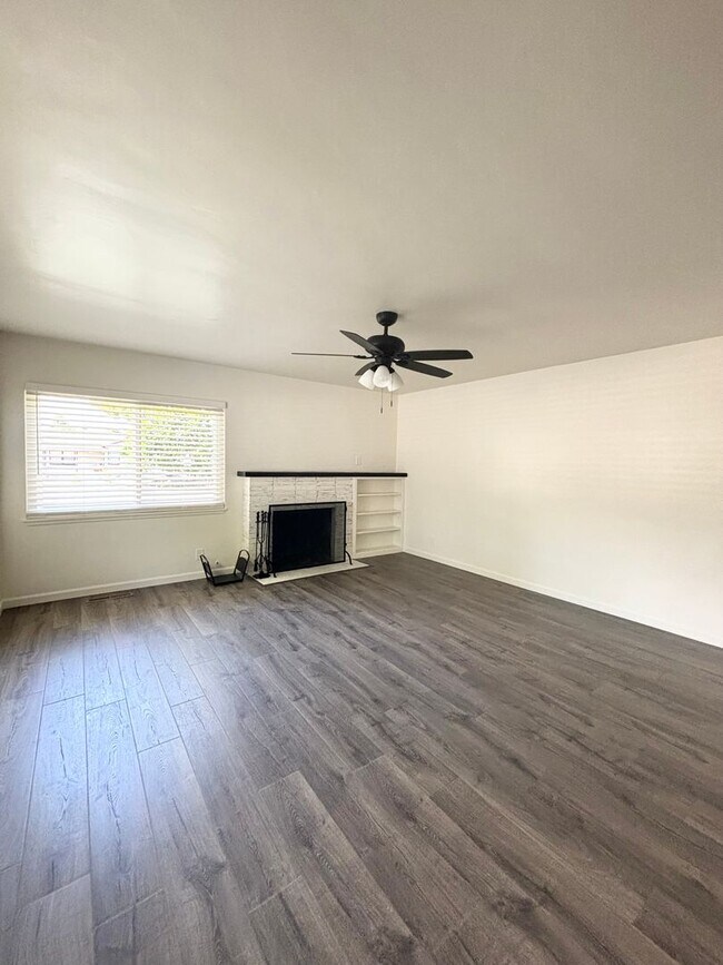 Building Photo - Beautiful 3 Bedroom on the Southside!