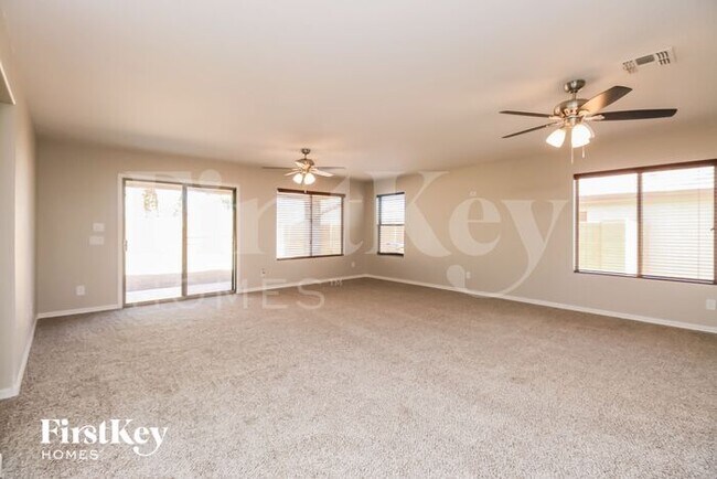 Foto del edificio - 914 W Desert Canyon Dr