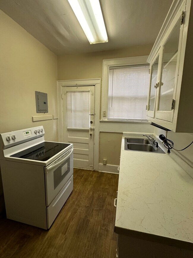 Building Photo - Panama Street Duplex - CAMELLIA