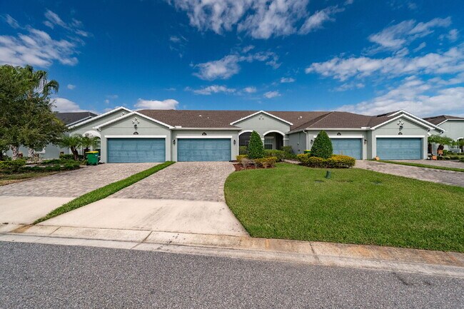 Foto del edificio - 3/2 townhome in desirable Loren Cove!