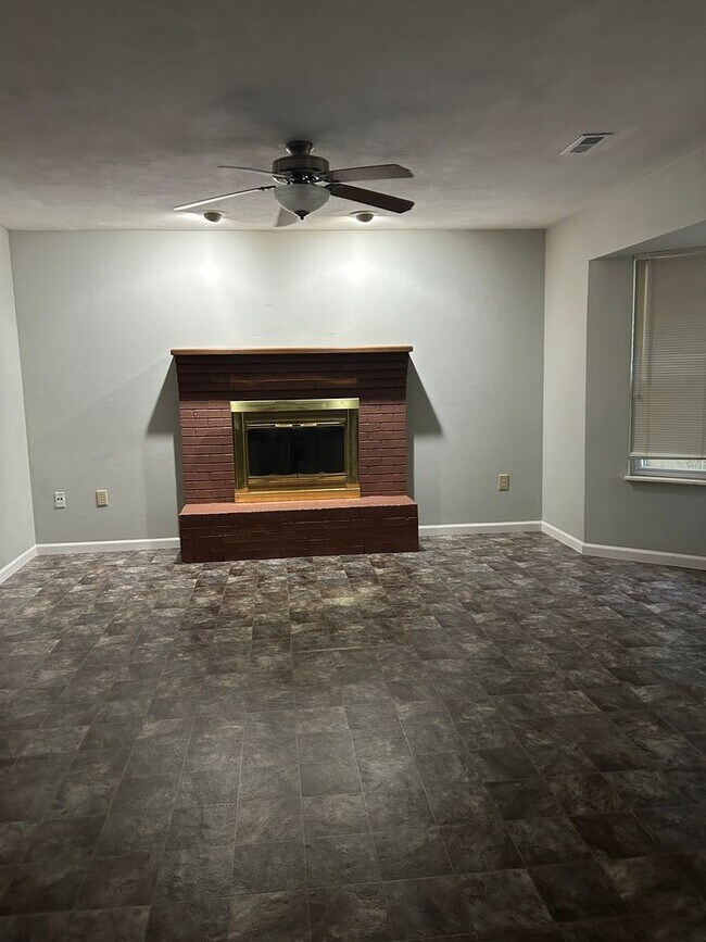 Foto del edificio - 2324 Greenfield Dr