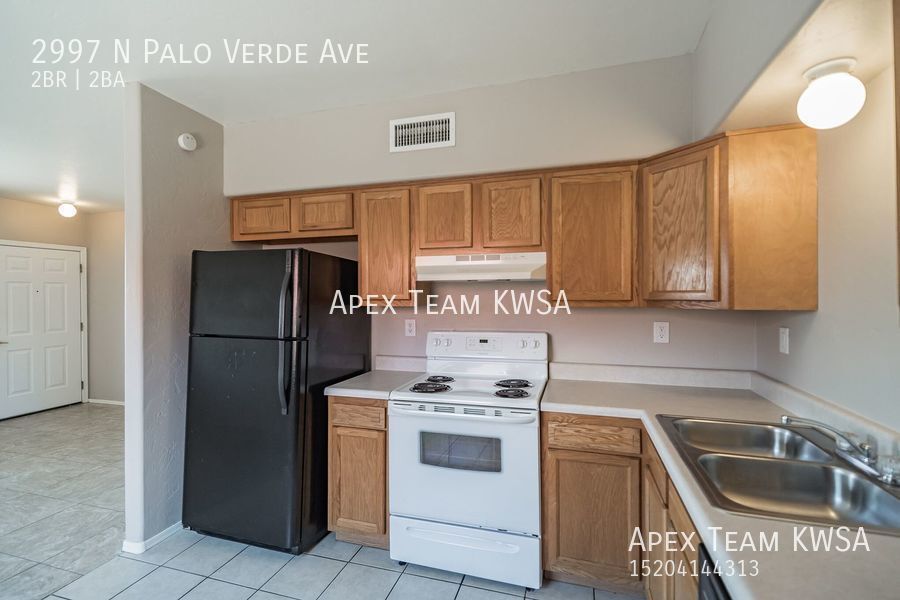 Primary Photo - $1295- Beautiful 2 Bed / 2 bath Duplex Uni...