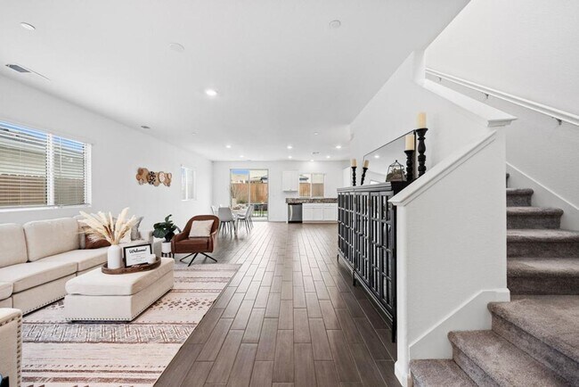 Foto del edificio - Gorgeous 4 Bedroom in Fiddyment Ranch
