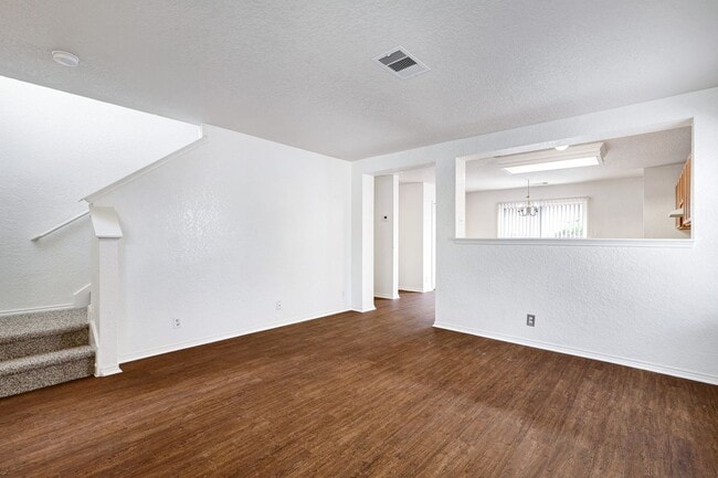 Foto del edificio - Renovated Two-Story in Bridgewood with Com...