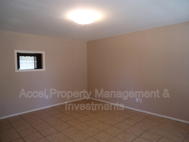 Building Photo - 2401 Gumwood Ave