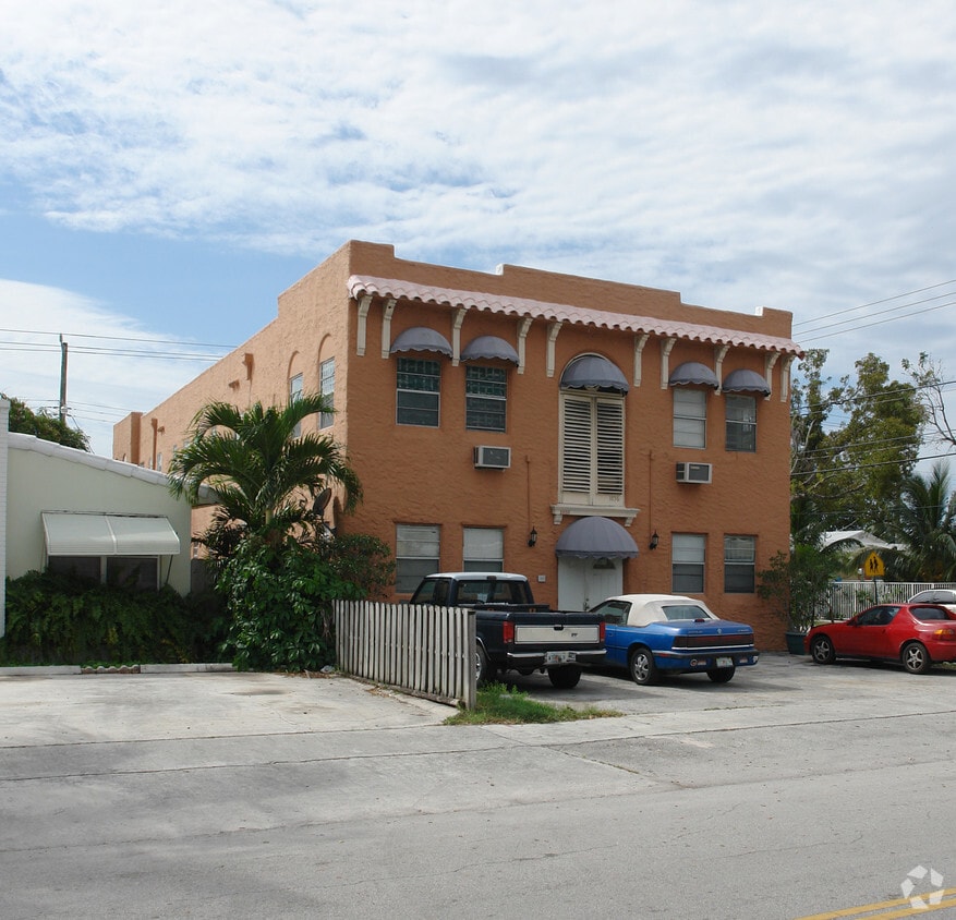 Building Photo - 1856 Lincoln St