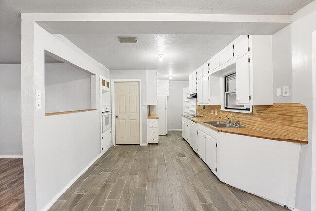 Foto del edificio - 1401 E 18th St