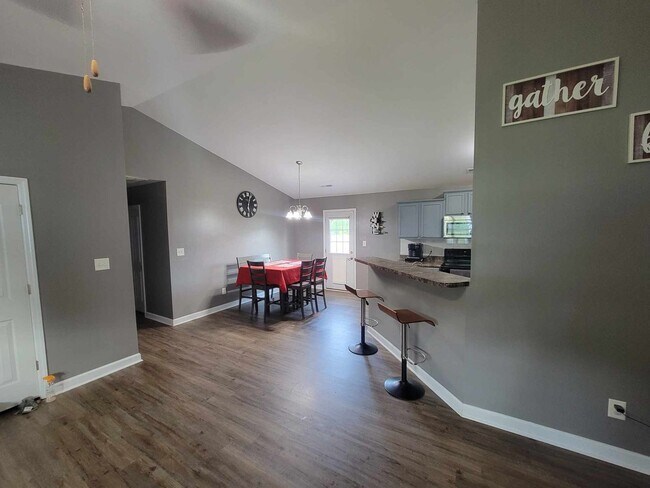 Building Photo - 3 Bed, 2 Bath Home In Woodbury Farm!