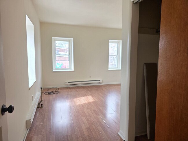 Foto del edificio - 100 N Franklin St