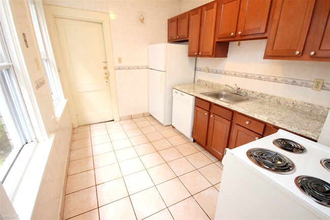 Building Photo - 3 br, 1 bath Duplex - 2359 Tilbury Ave