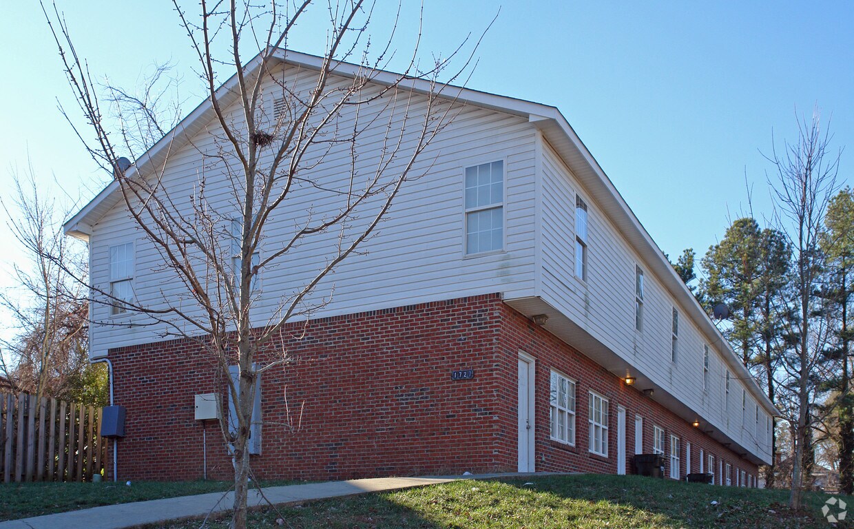 Primary Photo - 1727 Morehead Ave