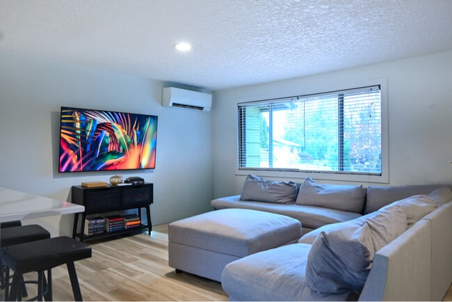 Building Photo - 3107 NW Lakeridge Dr