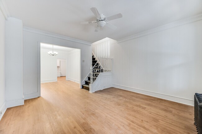 ENTRANCE - 5741 Rodman St