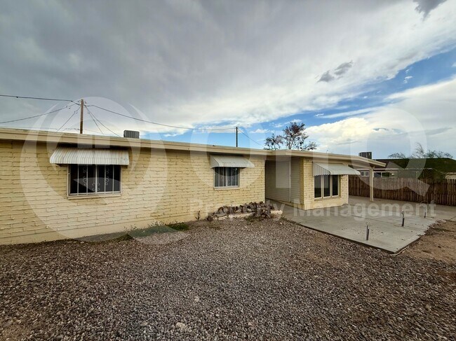 Foto del edificio - 2120 N 3rd Ave