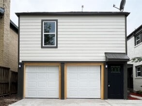 Building Photo - 4704 Greenbriar Dr