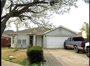 Building Photo - 104 Tarango Ln