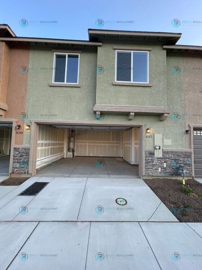 Foto del edificio - 3-Bedroom 2.5 Bathroom 2 car garage Condo in Carson City