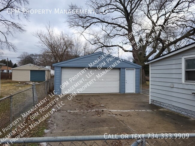 Building Photo - Nice 3 Bedroom, Large Lot!