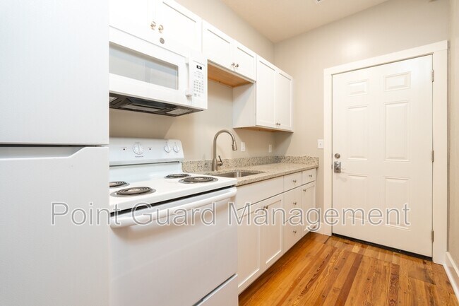 Foto del edificio - 2328 E Douglas Ave