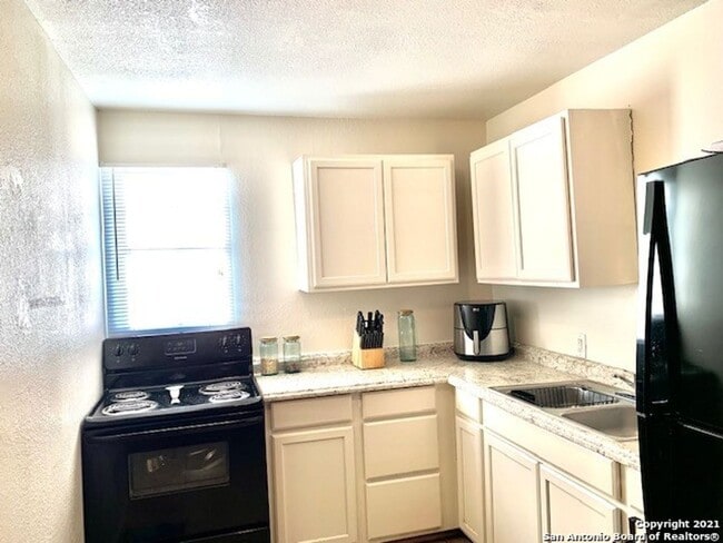 Building Photo - 1511 W Ashby Pl