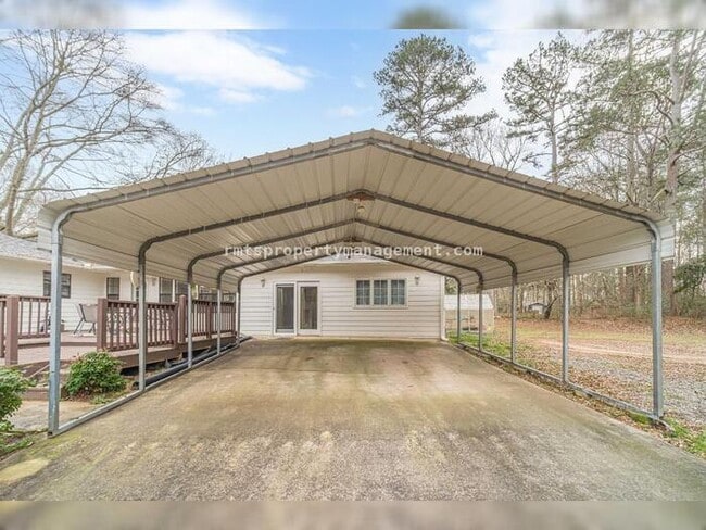 Building Photo - Studio Apartment