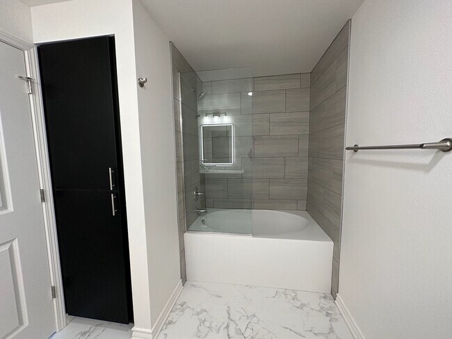 Interior Photo - Hampton Astoria